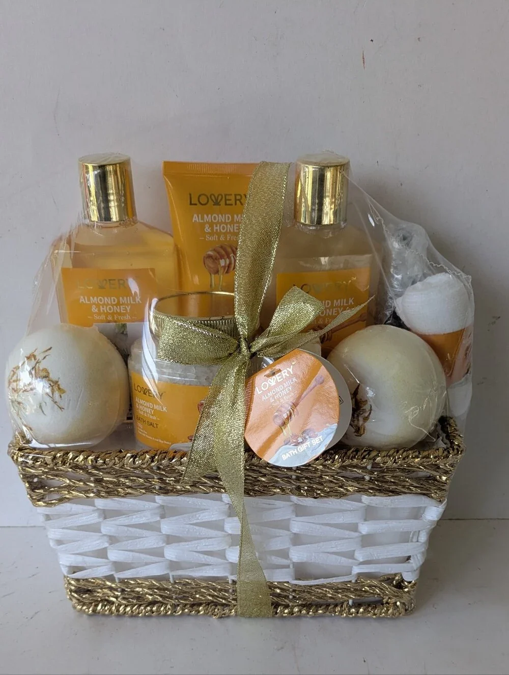 Lovery Almond Milk & Honey Bath Gift Basket Gold & Cream NWT
